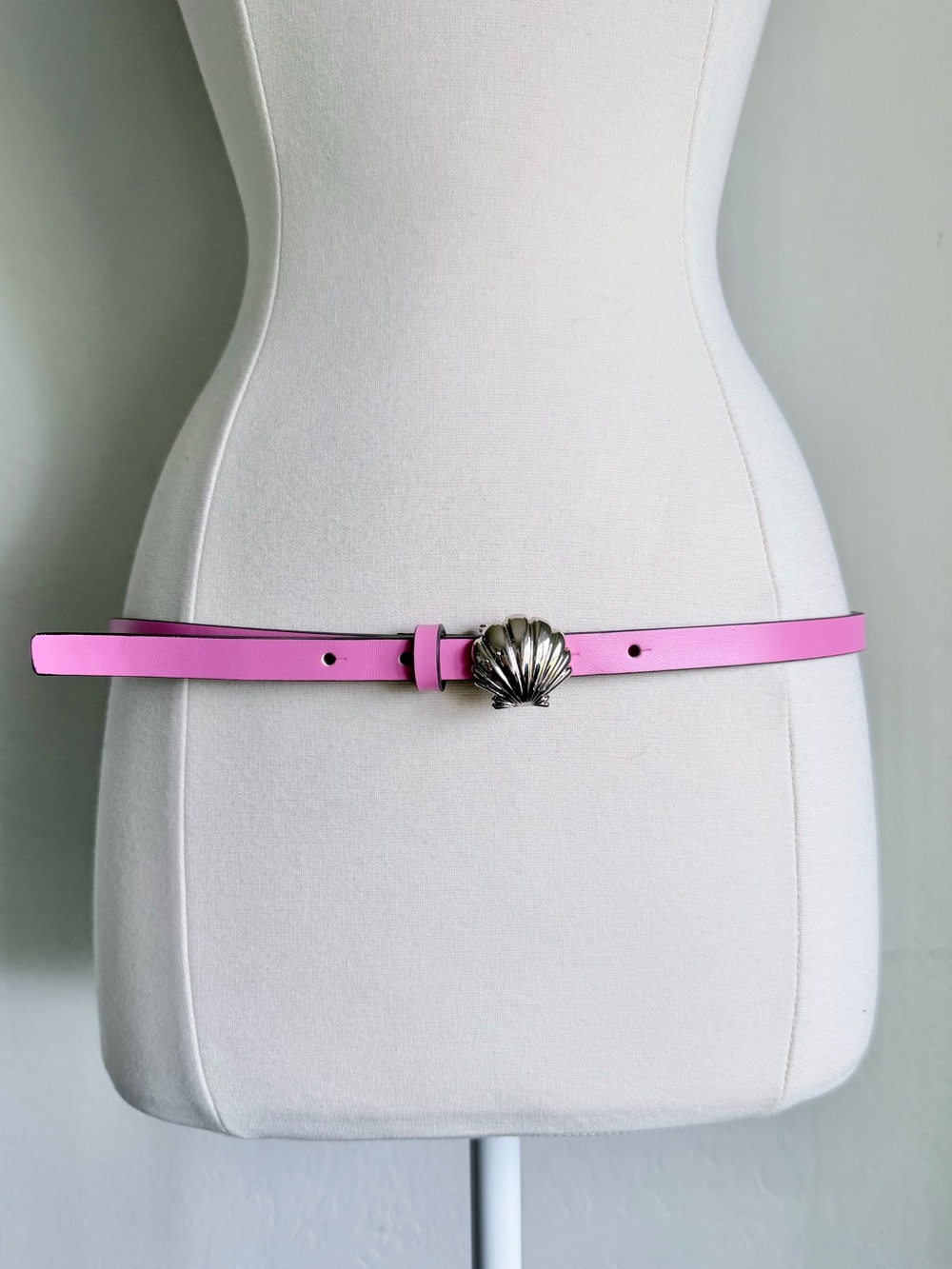 Kate Spade New York Pink Leather Skinny Belt Seashell Buckle, M NWOT